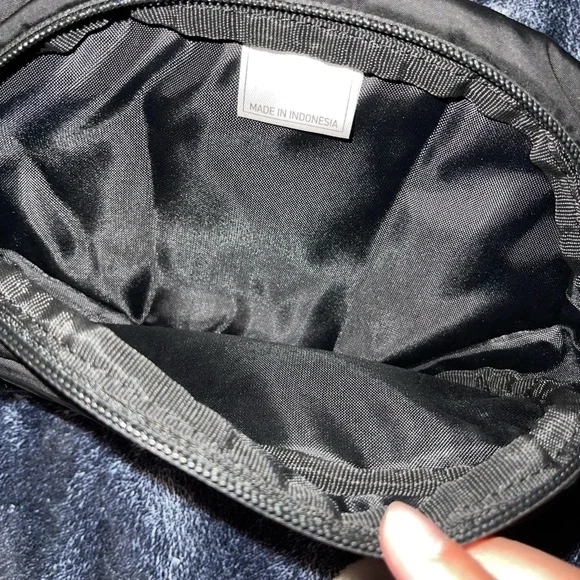 Adidas love unites belt bag ๐ - Picture 4 of 6